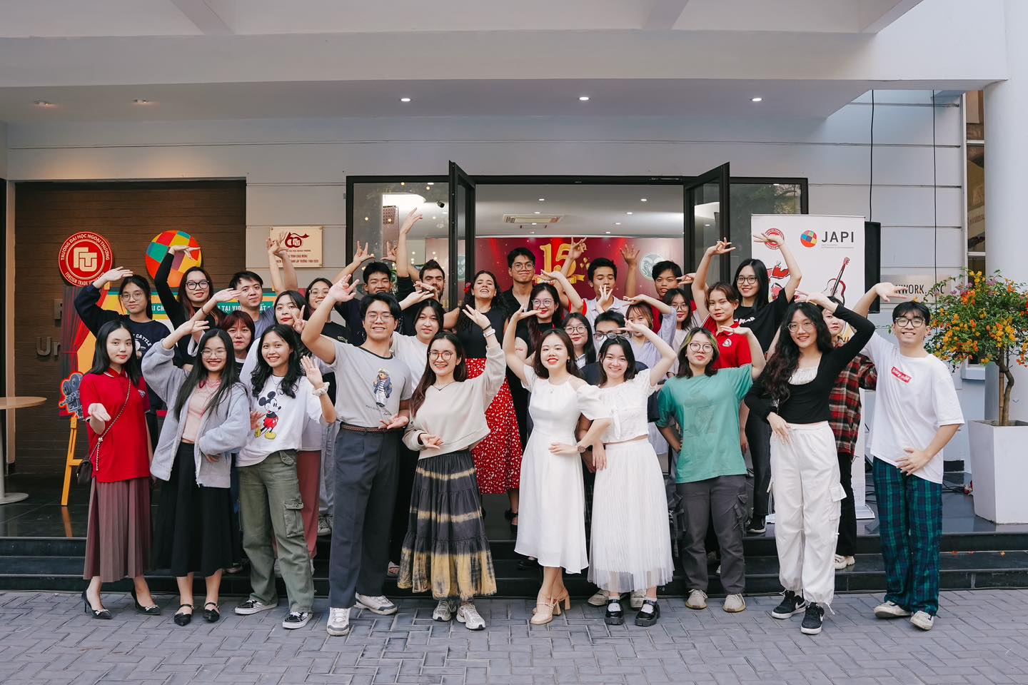 SINH VIÊN TRƯỜNG ĐH NGOẠI THƯƠNG TRẢI NGHIỆM LỚP HỌC NHẢY FLAMENCO (TÂY BAN NHA)